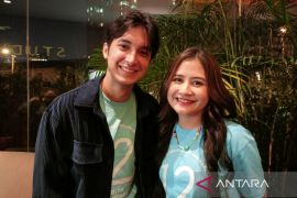 Kolaborasi Junior Roberts dengan Prilly Latuconsina di "12 Cerita Glen Anggara"
