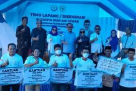 Bupati Mamuju salurkan bantuan Bioflok kepada kelompok perikanan