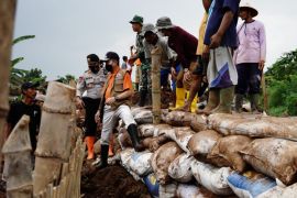 Perbaikan tanggul sungai yang jebol di Pati capai 60 persen