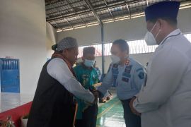 Napi di Lapas Narkotika dapat bantuan umroh saat penutupan pelatihan manasik haji