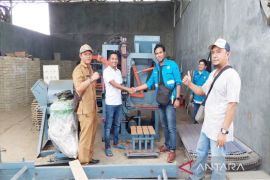 PLN dorong roda ekonomi masyarakat sekitar PLTU Asam Asam