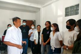 Mangku Pastika : Pemuda Bali jangan terjebak tradisi kerja di kantor