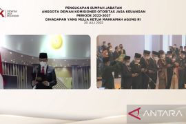 Anggota Dewan Komisioner OJK 2022-2027 dilantik MA