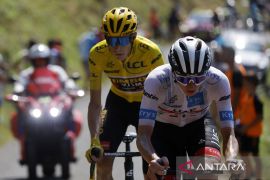 Tadej Pogacar dan Jonas Vingegaard berebut jersey kuning Tour de France 2022