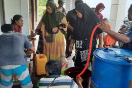 Masyarakat Wondama nikmati minyak goreng murah bersubsidi
