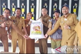 Pemprov Kalbar salurkan empat ton bibit padi bagi petani terdampak puso