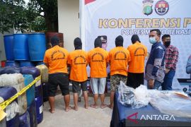 Pengepul solar di Muaragembong raup untung puluhan juta dari nelayan