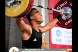 Rizki Juniansyah pertajam rekor dunia Snatch di Uzbekistan