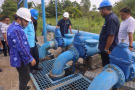 Pastikan distribusi lancar, Pj Bupati Aceh Besar tinjau bendungan karet PDAM di Lambaro