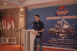 BRI Putussibau tarik undian Simpedes Sopiyah dapat satu unit mobil avanza