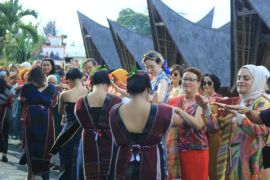 Advetorial - Mengenalkan pariwisata Samosir ke dunia melalui W20