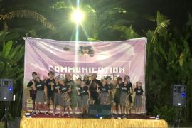 Ilmu Komunikasi Unud dan yayasan yatim piatu rayakan Hari Anak