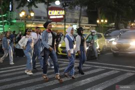 Emil Dardak: Pikirkan aspek lalu lintas dalam "Tunjungan Fashion Week"