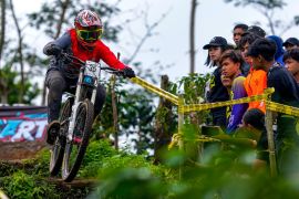 Jatim pertahankan juara umum Kejurnas balap sepeda INC 2022 di Banyuwangi