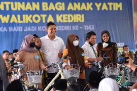 Sebanyak 2.108 anak yatim piatu di Kediri dapat santunan
