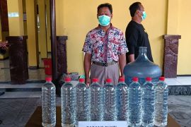 Tiga orang di Surabaya tewas akibat pesta minuman keras