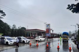 Jalan Padang-Solok tertutup akibat longsor, lalu lintas terganggu