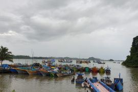 Hampir sepekan nelayan Aceh Jaya tidak melaut,  ini penyebabnya