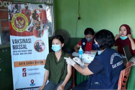 Badan Intelijen Negara dan Dinkes KB Bengkayang gencar lakukan vaksinasi COVID-19