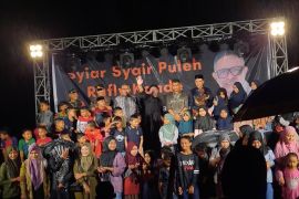 Ini yang dilakukan warga bersama Rafli Kande