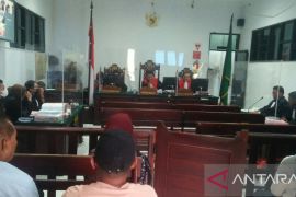 Hakim Tipikor Ambon tegur pengunjung karena protes jaksa di sidang korupsi Dana Desa Tulehu