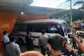 Ambulan bawa jenazah Brigadir Yoshua ke pemakaman