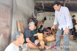 Mangku Pastika minta perajin Bali tetap optimistis