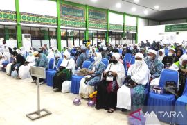 Kemenag Kalsel: jumlah jamaah haji Kloter 2 bertambah satu orang saat pulang