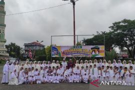 Siswa TKIT Al Khair praktek belajar manasik haji