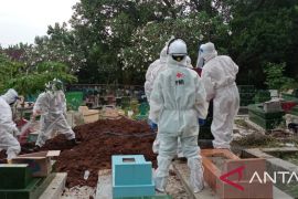 Polisi tetapkan staf ahli Bupati Jember tersangka kasus honor pemakaman COVID-19