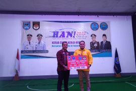 Pemkot Payakumbuh serahkan hibah operasional pemberantasan narkoba untuk BNN