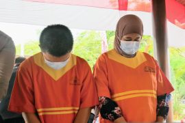 Modal kunci duplikat pasutri curi 200 gram emas majikan