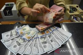 Rupiah jelang akhir pekan masih lanjut menguat tajam