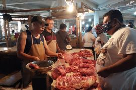 Harga daging sapi dan ayam di pasar stabil