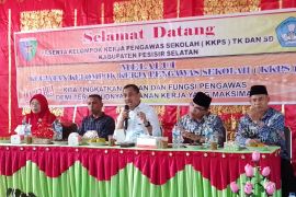 Kadisdik Pesisir Selatan : Pendidik pengemban tugas kemanusiaan bukan pekerja