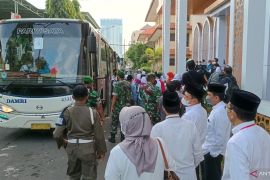 PPIH Surabaya tuntaskan pemulangan haji gelombang I