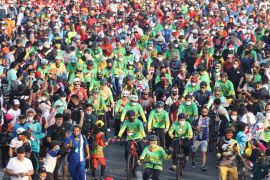 Gubernur Khofifah gowes bareng ribuan warga peringati 1 Muharram