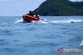 Tim SAR lakukan pencarian seorang nelayan hilang di laut Natuna