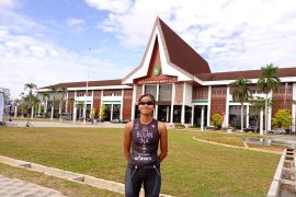 Zahra Bulan Aprilia Putri juara Triathlon HUT ke-7 Lantamal XII