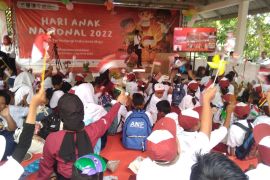 Kemensos berikan bantuan untuk anak di pulau penyangga