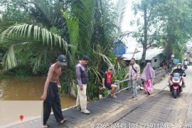 Jembatan darurat Sungai Piring rampung, Kadis PUTR ingatkan tak bawa beban berat