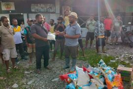 Pemkab Yahukimo bantu warga yang terkena banjir di Dekai
