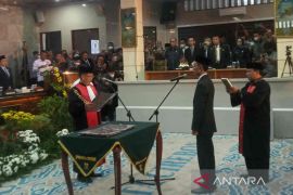 Ketua DPRD Kota Cirebon resmi diganti