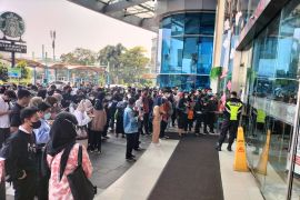 Ratusan pencari kerja padati bursa kerja di Season City Jakbar