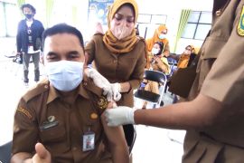 Tenaga kesehatan di Kalsel mulai jalani vaksinasi dosis ke-4