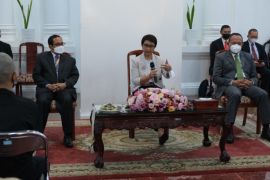 62 WNI korban penyekapan di Kamboja bertemu Menlu