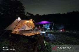 Yuk berwisata kemah di Kampung Lokapurna di Gunung Salak
