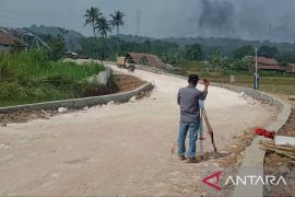 Pemkab Bekasi bangun akses jalan menuju Jembatan Bojongmangu