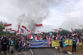 Bentrok terjadi saat aksi penolakan eksekusi lahan di Dayun