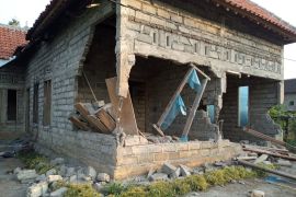 Polisi selidiki perusakan sejumlah rumah dan kendaraan warga di Jember